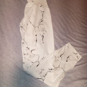 NWT Buffbunny marble leggings with side pockets